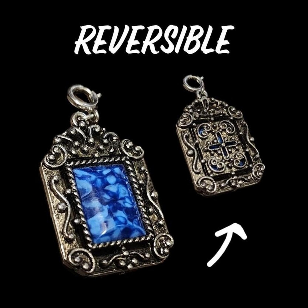 VINTAGE - 1970s - SARAH COVENTRY REVERSIBLE PENDANT - "ROMAN HOLIDAY"